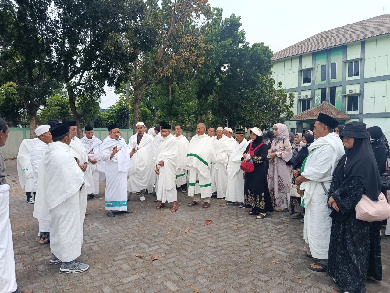 Bimbingan Praktek Manasik Umroh oleh Ust. Ismakun